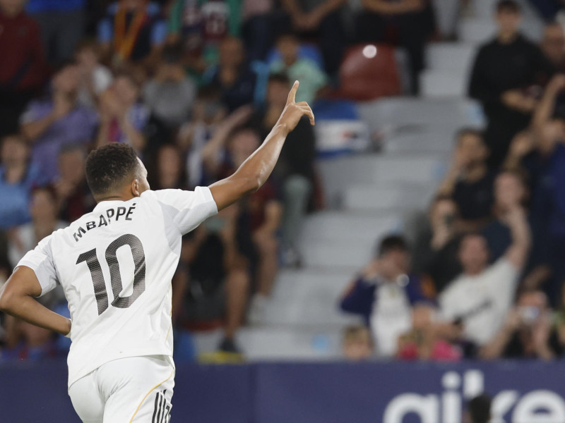 Mbappé celebra el gol del Real Madrid al Levante