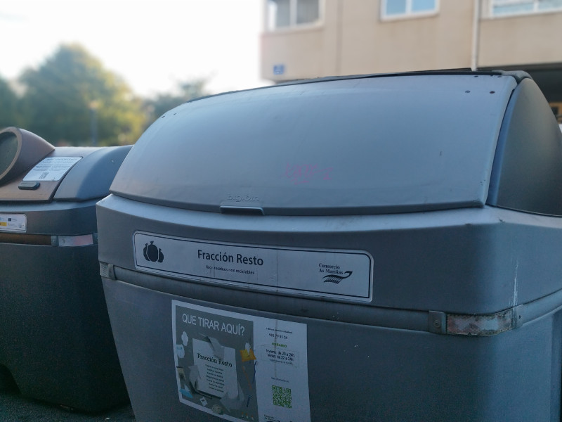 Contenedor gris del Consorcio de As Mariñas en Culleredo (A Coruña)