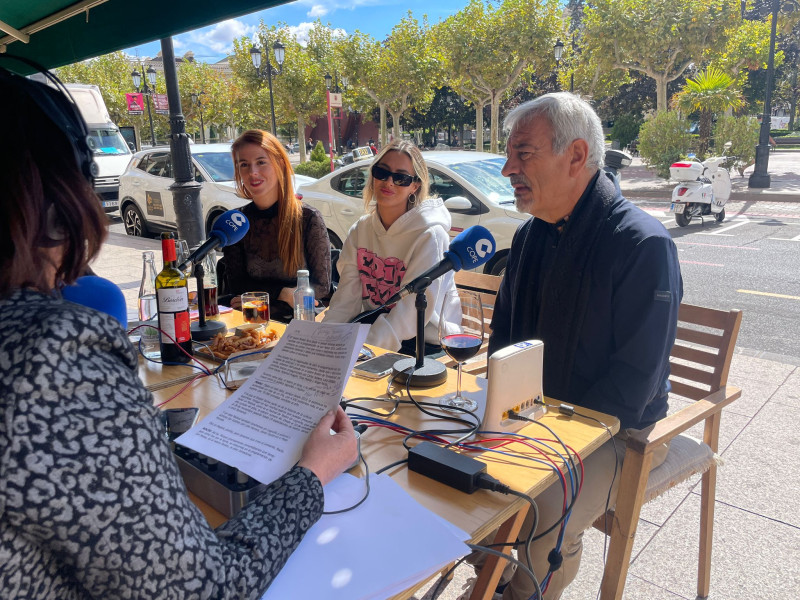 Carlos Sobera, en la terraza del Restaurante Tondeluna en Logroño