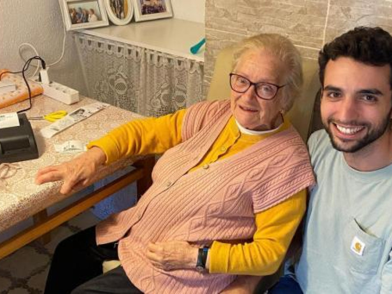 Un del inventors, Àlex amb la Pilar al costat de Heralto