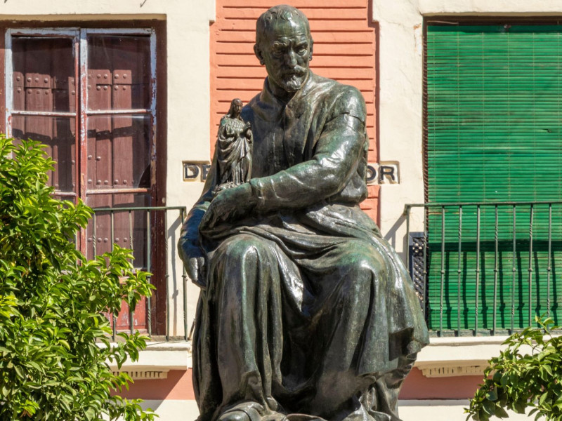 Estatua de Juan Martínez Montañés ubicada en la sevillana plaza de El Salvador