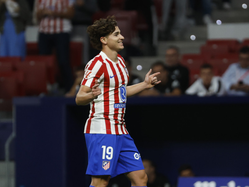Julián Álvarez celebra el primer gol frente al Rayo Vallecano