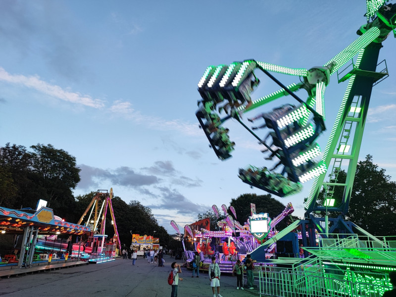 Las atracciones comienzan a funcionar este jueves en el ferial de San Froilán