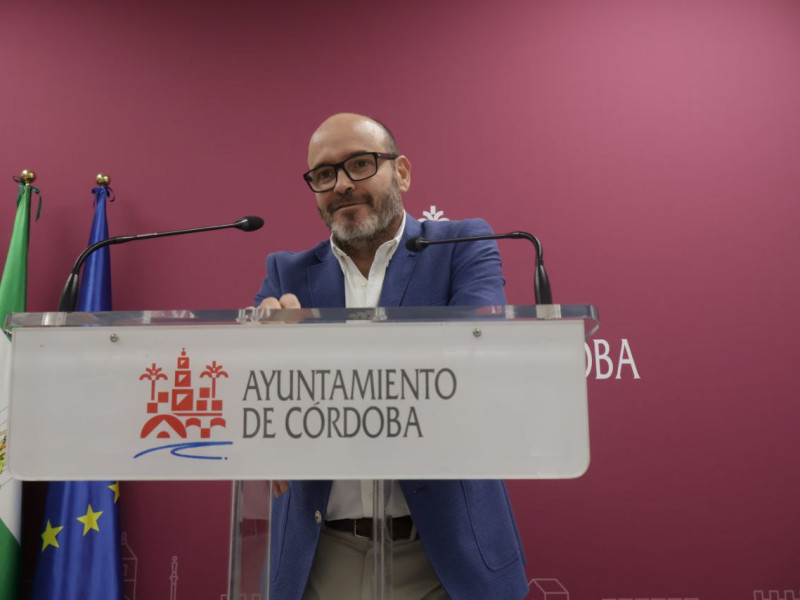 Bernardo Jordano en sala de prensa