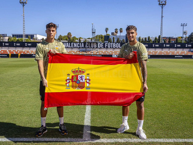 Abril y Raúl Jiménez, una sana rivalidad bajo palos