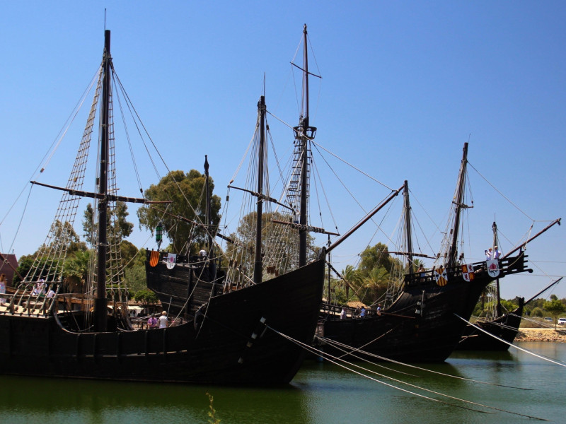 Réplica de las naves que llevaron a Colón a descubrir América en el Muelle de las Carabelas Palos de la Frontera (Huelva)