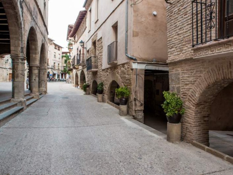 Callejear por La Fresneda es retroceder al siglo XVI.