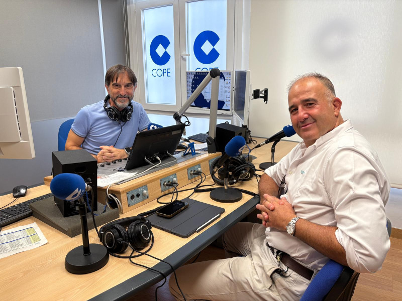 Luis Caballero en los estudios de COPE
