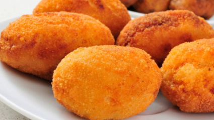 Croquetas, música y fiesta en la plaza de Séneca