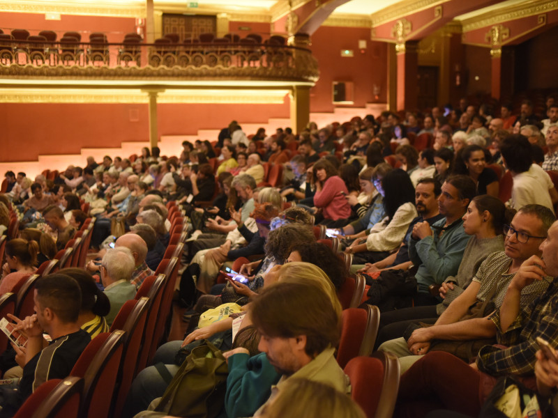Público asistente en el teatro Olimpia