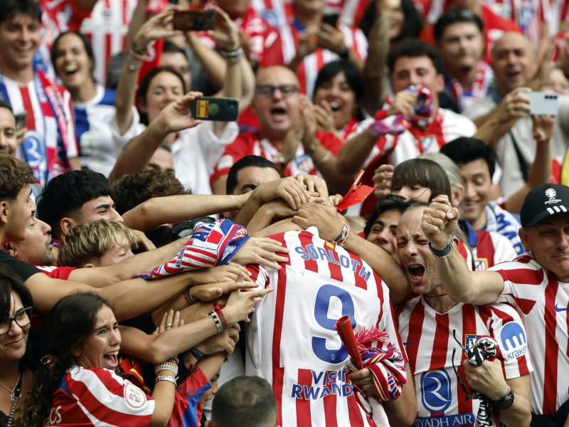 Sorlot se abraza con la grada