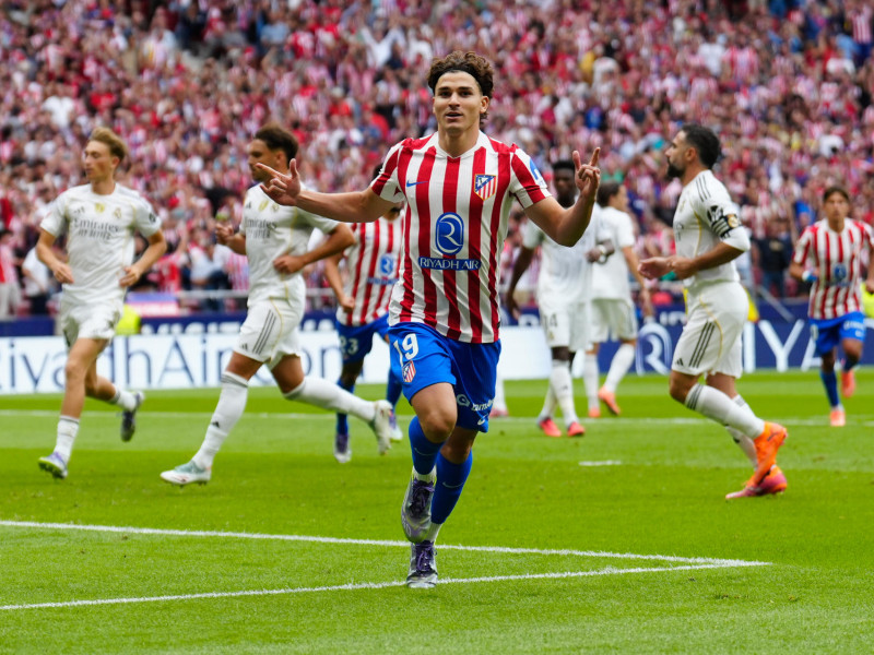 Julián Álvarez celebra el 3-2 del Atlético de Madrid contra el Real Madrid