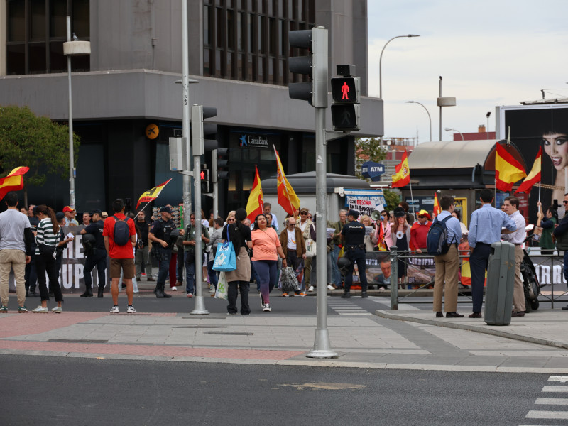 Manifestación de la plataforma 'Hazte Oír', ante los juzgados de Plaza de Castilla