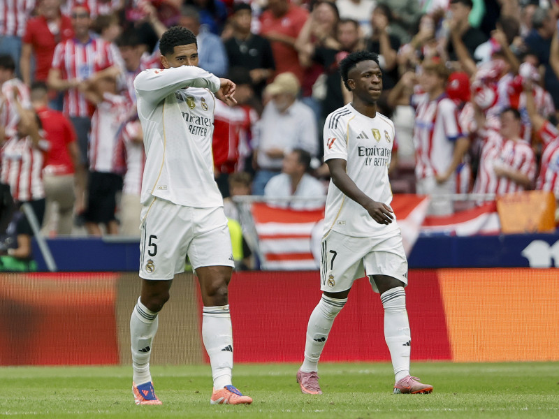 Bellingham y Vinicius, durante el Atlético-Real Madrid
