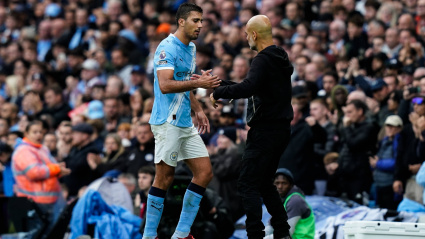 Guardiola y Rodri, en un partido del Manchester City