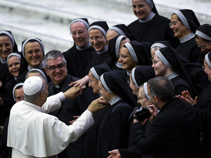Pope Leo XIV  greets the faithful during the weekly general audience in the Paul VI Hall, Vatican City (Papa) EFE/EPA/ANGELO CARCONI