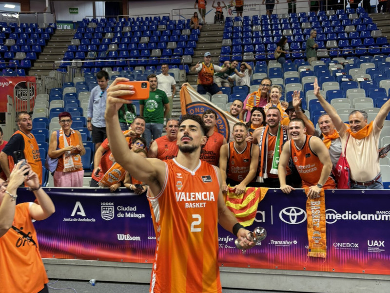 Puerto se hace fotos después de la final