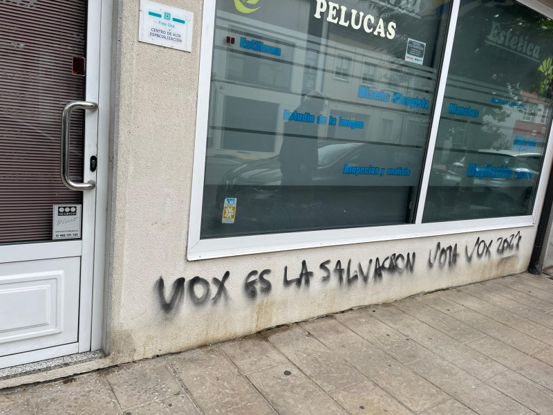 Las pintadas hacen referencia a la ultraderecha
