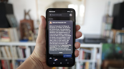 Imagen de recurso de una alerta enviada a los móviles de los ciudadanos de Valencia