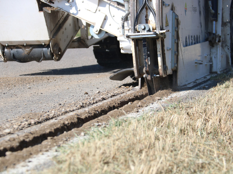 Obertura d'una carretera del terme municipal d'Ivars d'Urgell per on ha de passar cablejat de fibra òptica