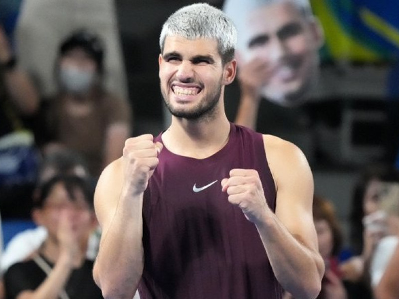 Alcaraz conquista Tokio