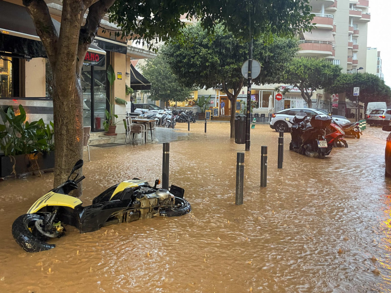 Las lluvias dejan carreteras cortadas, inundaciones y un colegio desalojado en Ibiza