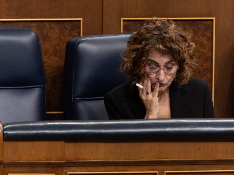 La vicepresidenta primera y ministra de Hacienda, María Jesús Montero, durante una sesión de control al Gobierno, en el Congreso de los Diputados