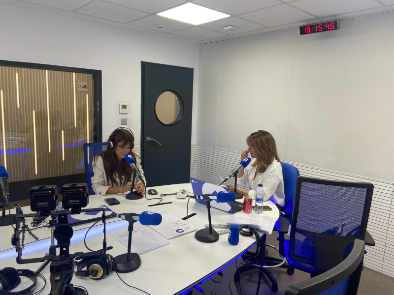 Vanesa Martín, con Pilar García Muñiz