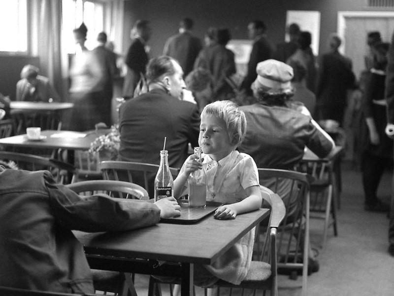 Niño en un cartel promocional de Ikea en 1950