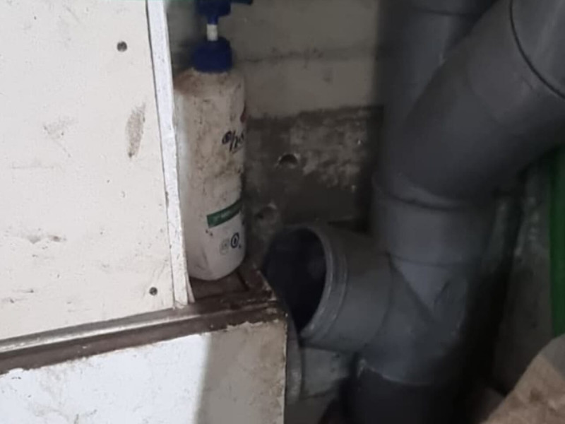 Sistema de desagüe para deshacerse de la droga si aparecía la policía