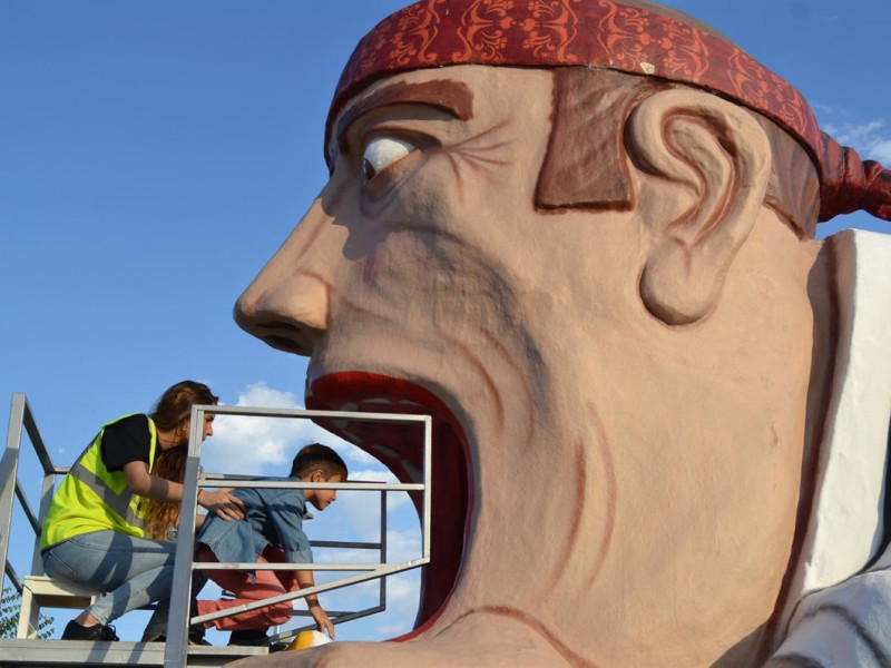 El sistema del tobogán del León Garganchón es muy similar al del Tragachicos.Puerto Venecia, patrocinador oficial de las Fiestas del Pilar 2016, ha preparado un completo programa de actividades, con especial atención a los más pequeños, aunque incluye propuestas para todas las edades. Así, hasta el próximo 16 de octubre el shopping resort de Zaragoza acogerá talleres, cuentacuentos, actividades deportivas y distintas muestras culturales propias de la comunidad aragonesa.POLITICA ESPAÑA EUROPA ARAGÓN SOCIEDAD TURISMO URBANOPUERTO VENECIA
