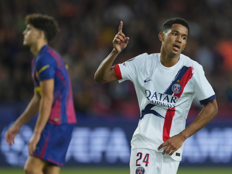 Senny Mayulu celebra el 1-1 del PSG contra el Barcelona