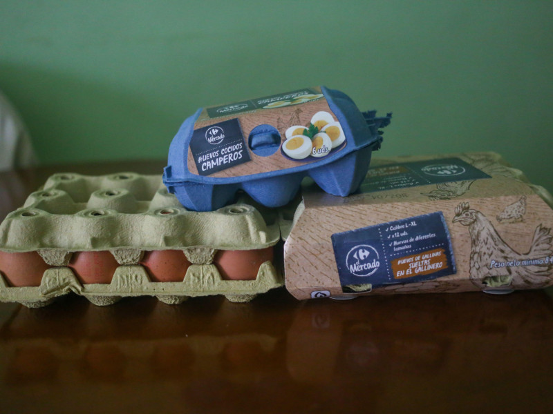 Varias cajas de huevos