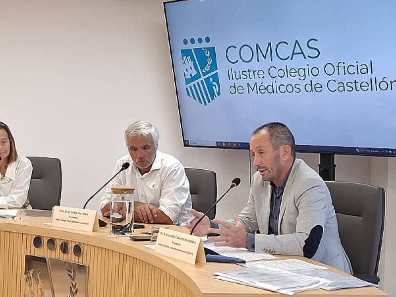 Carlos Vilar (centro de la imagen) es el presidente del Colegio de Médicos de Castellón