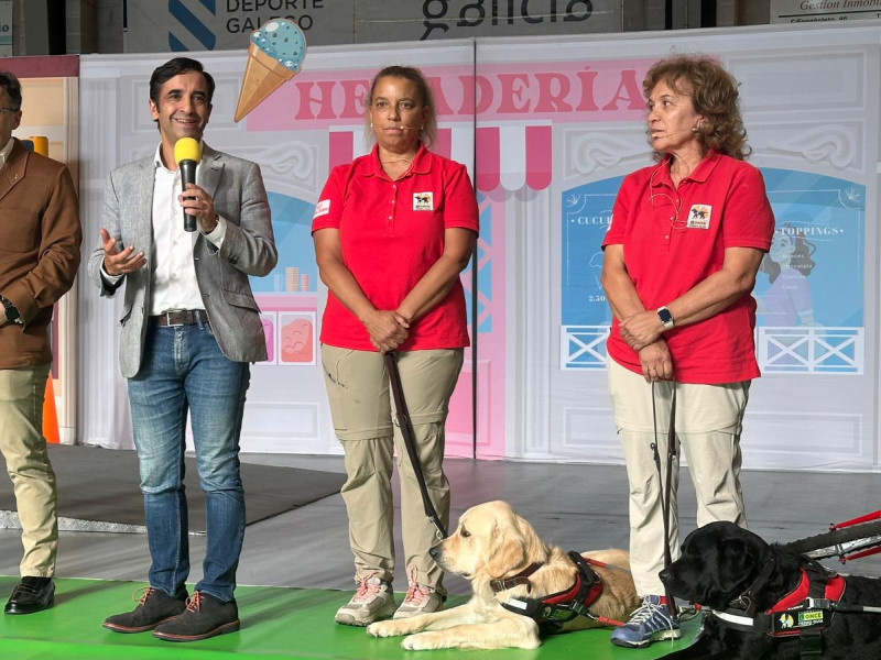 Exhibición perros de la ONCE en Ferrol