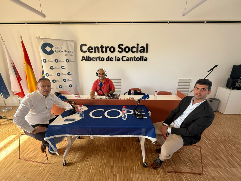 El alcalde de Liérganes, Ángel Bordas, y el concejal Cristian Argüeso, junto a Jaime del Olmo