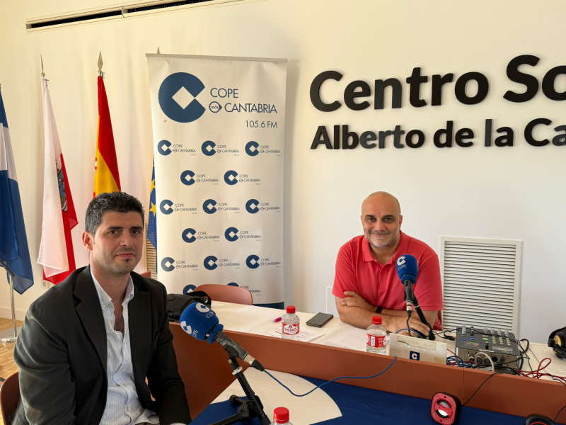 Cristian Argüeso, concejal del Ayuntamiento de Liérganes, junto a Jaime del Olmo