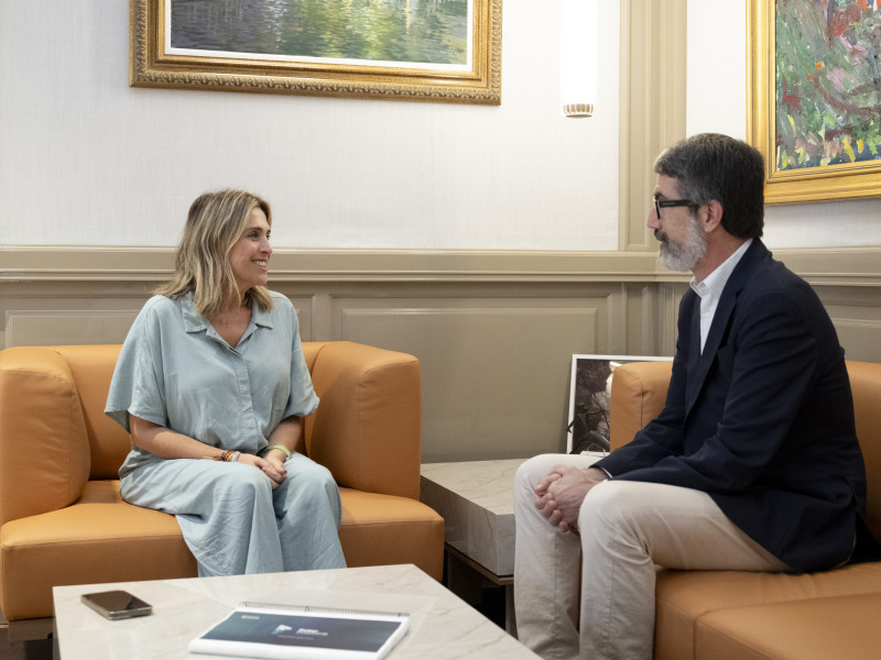 Reunión de la presidenta de la Diputación de Castellón, Marta Barrachina y director general del Aeropuerto de Castellón, Justo Vellón.