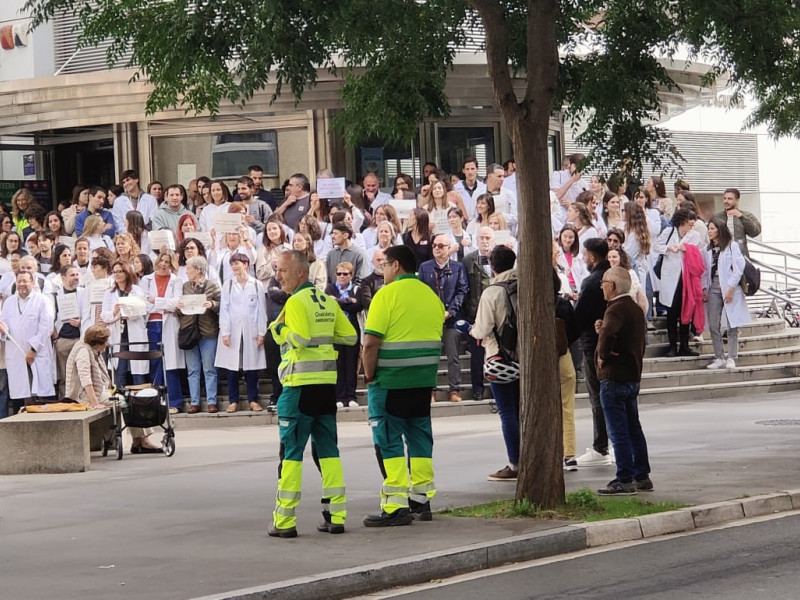 Concentración en el ambulatorio de Olaguibel, en Vitoria