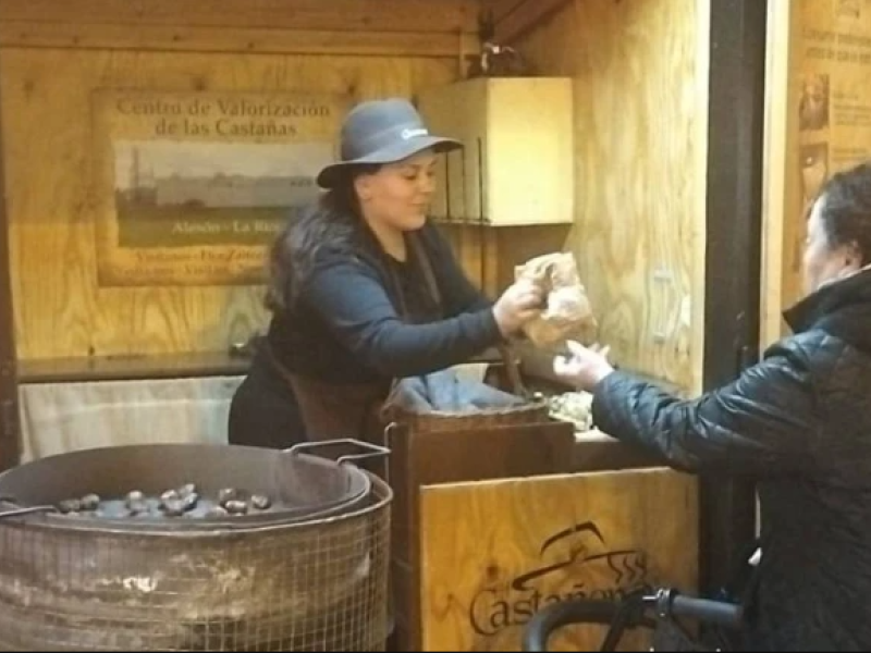 Puestos de castañas, el olor y el sabor del otoño en España