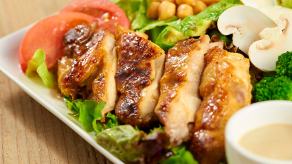 Imagen de archivo de un plato de comida con gyozas