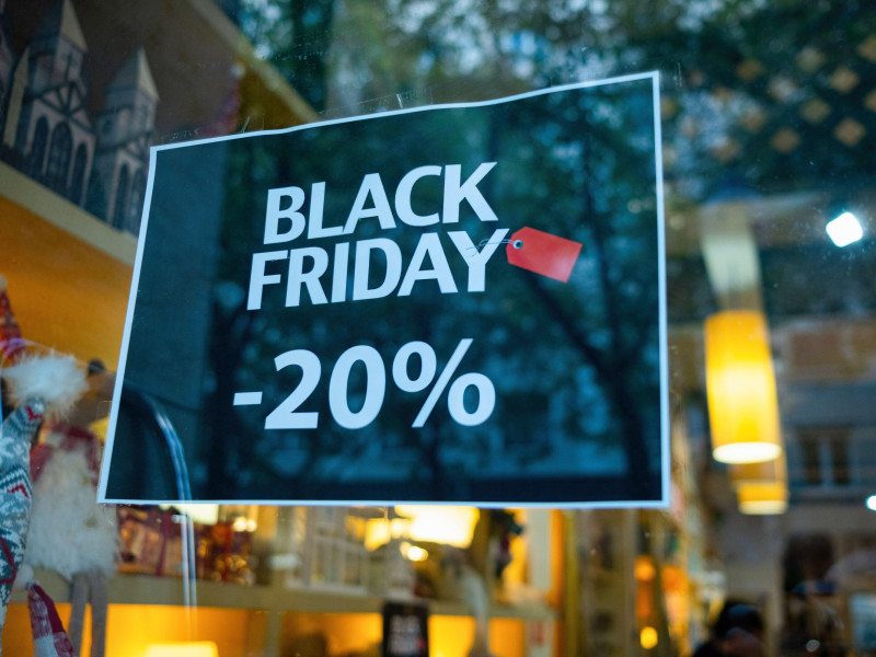 Un anuncio del Black Friday que ofrece un descuento del 20%
