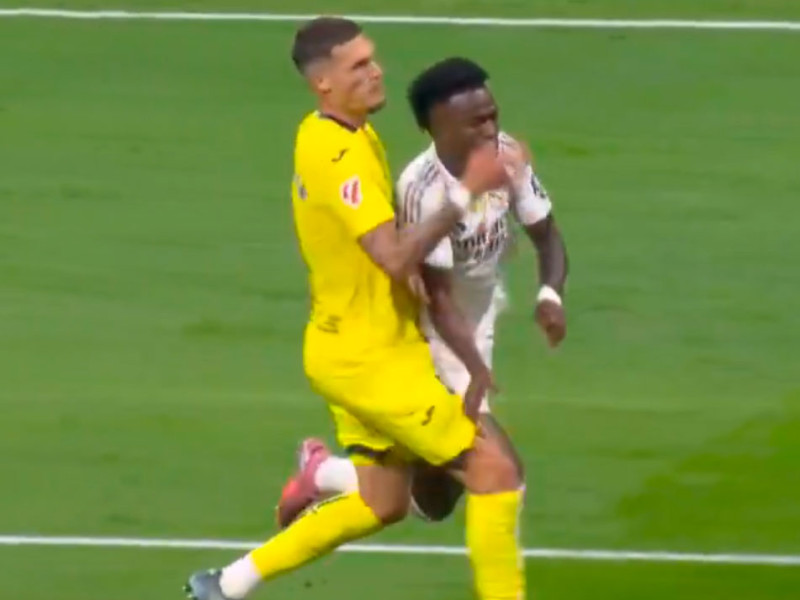 Acción de Rafa Marín sobre Vinicius en el Real Madrid-Villarreal