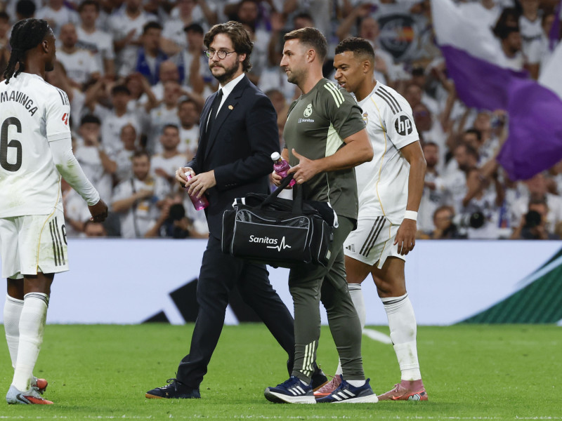 Mbappé se retira tocado durante el Real Madrid-Villarreal