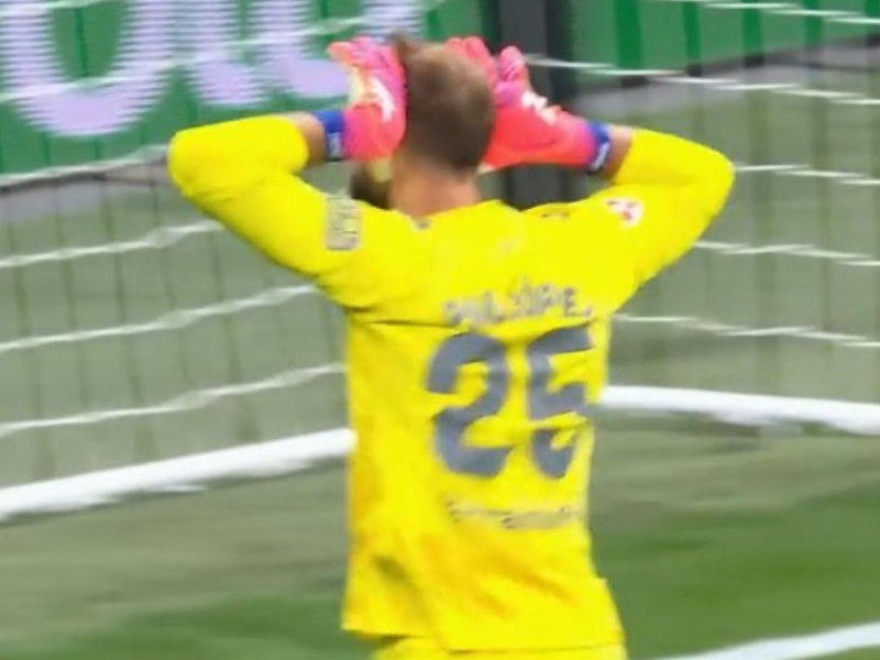 Pau López celebra el penalti que dio el triunfo al Betis contra el Espanyol