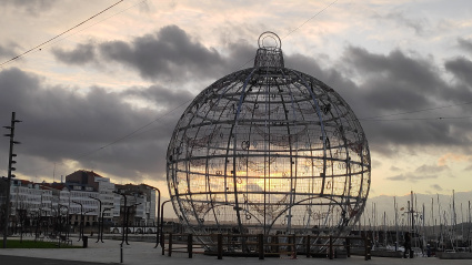 Bola de Navidad en La Marina (A Coruña)