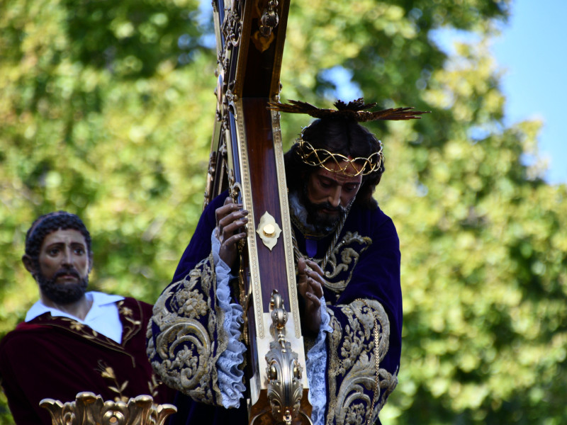 La jornada comenzaba a primera hora de la mañana, en concreto a las 7, con la salida de la primera imagen, Nuestro Padre Jesús Nazareno, el “Abuelo” de Jaén