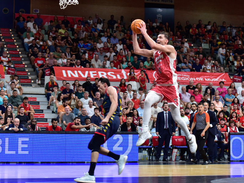 Raieste tuvo un gran debut