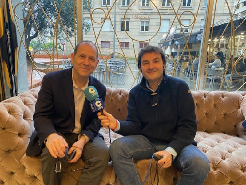 Ken Stern en una entrevista en COPE en su visita a la ciudad de Ourense