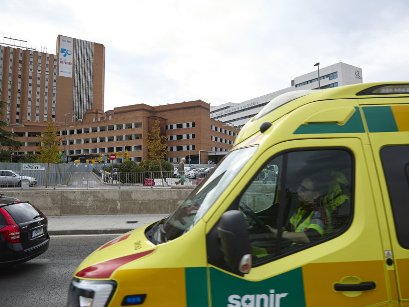 Fachada del Hospital Universitario 12 de Octubre, a 28 de septiembre de 2025, en Madrid (España).